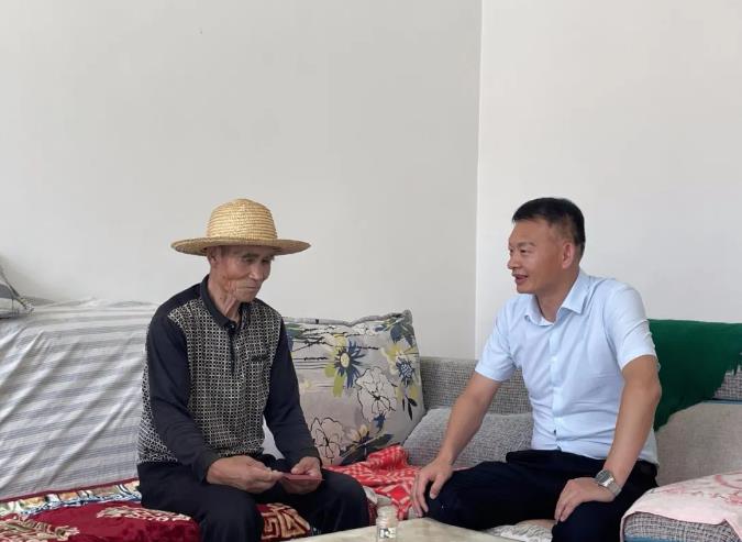 泓源公司深入幫扶村開展走訪慰問活動(圖1)