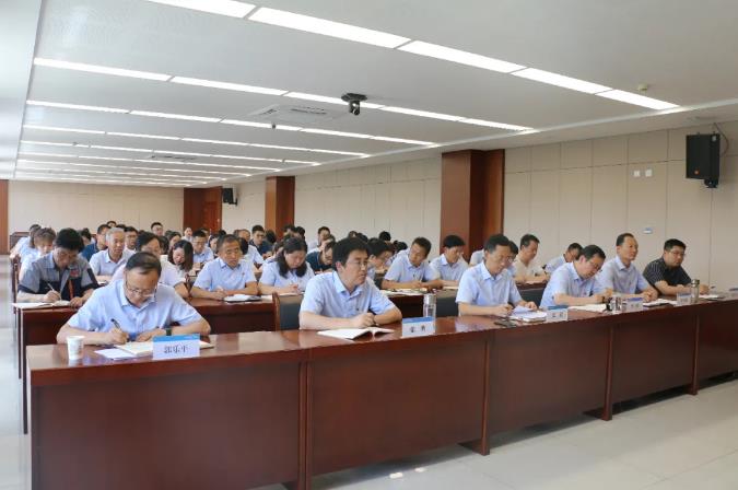 市政府國(guó)資委黨委委員、副主任邊疆到泓源公司講黨課(圖3)